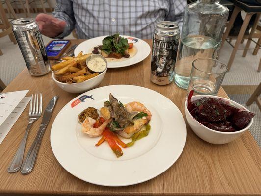 Great meal! Fish of the day (halibut) with excellent sides.