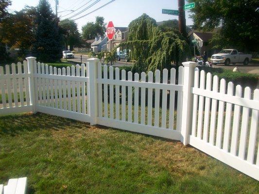 white vinyl picket fence