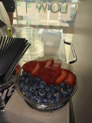 Açaí bowl with strawberries, bananas and blueberries