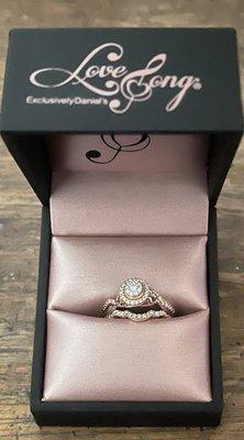 Rose gold Engagement ring & wedding band