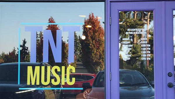 Entrance & business hours (9/24/25)