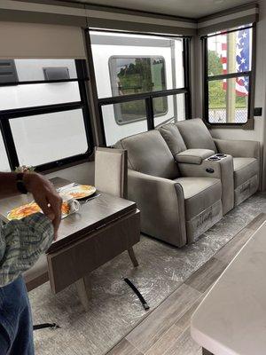 Oregon West RV Sales