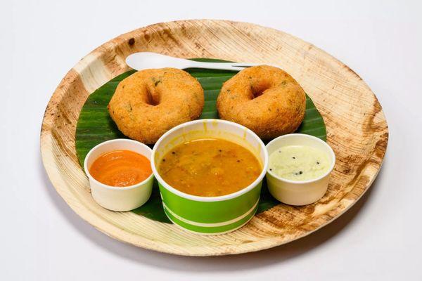 Medhu Vadai with Sambar and Chutney