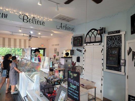 The Scoop Ice Cream Cafe