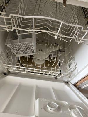 Dos órdenes de trabajo! Y nunca le dieron solución a esto, tengo hijos y esto despide un mal olor! Su equipo de trabajo es incompetente!