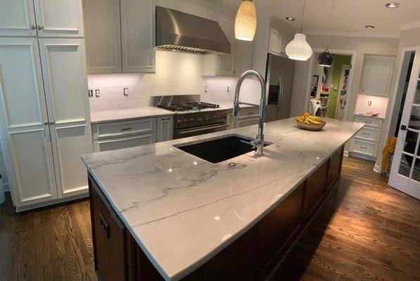 Calcutta Infinity White Quartzite - kitchen island