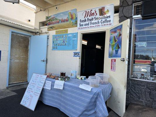 Win’s Fresh Fruit Smoothie