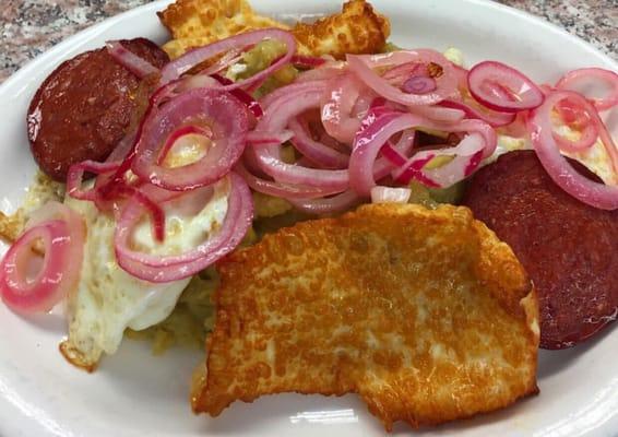 Mangu, fried cheese, 2 eggs and salami