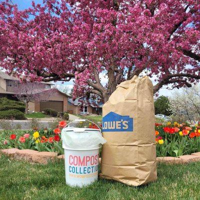 6 gallon bucket and extra yard waste bag