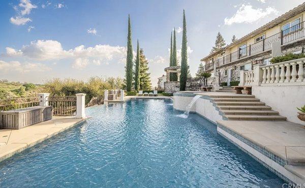 Maureen Haney Real Estate - Compass