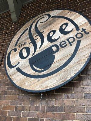 Lovely little train depot turned coffee shop with great indoor and outdoor seating.