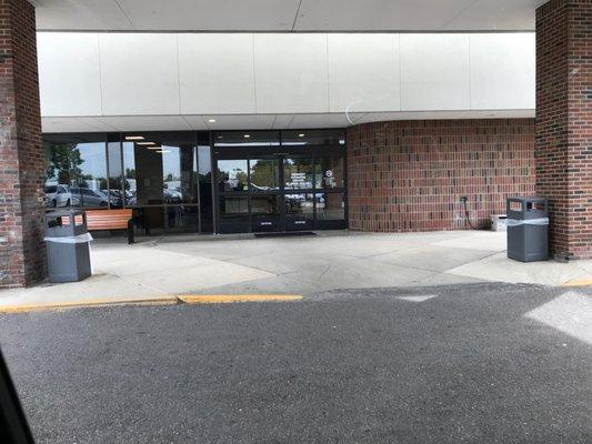 Main entrance, off Parkview street at North Ave.