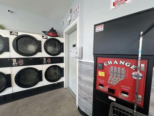 Change station and Wash & Fold door