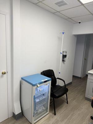 Vaccination and infusion room