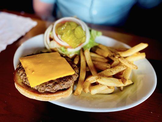 Sir Hubbers loves the burger here $8.99 a great value. Added to moi list of Fave burger places. Winners circle :)...