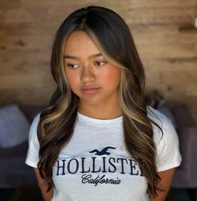 Money piece with a ghost bronde balayage.