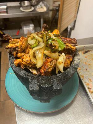 Pescuezos en Molcajete con rajas y cebolla!!