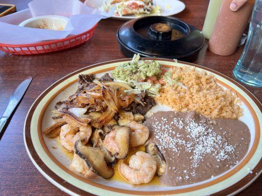 Carne asada com cameron ajo