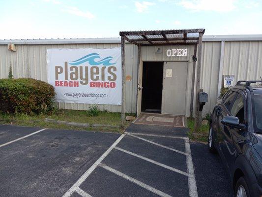 Entrance behind Superior Bakery shopping center