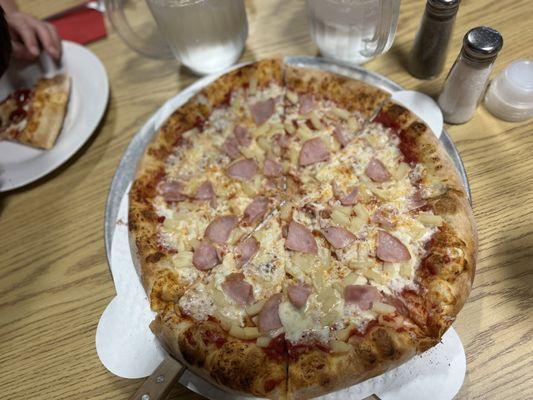 Johnny Ringo pizza (essentially a Hawaiian pizza with four cheeses)