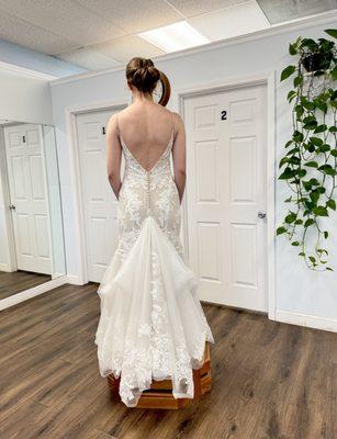 Wedding dress bustle