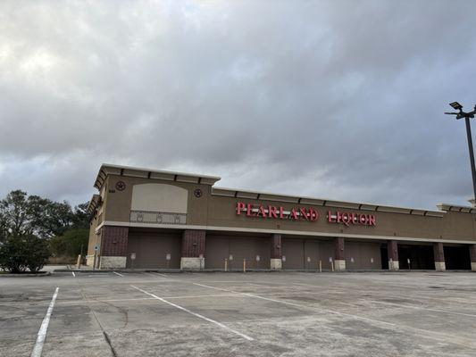 Beautiful cloudy xmas day at Pearland Liquor!