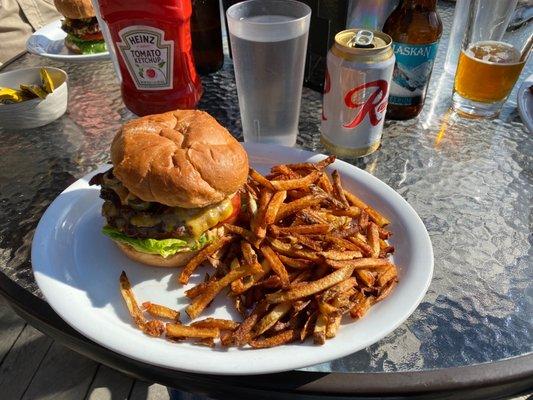 Jalapeño burger with cheddar and fries