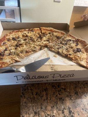 Olives, chicken, onion 2/5