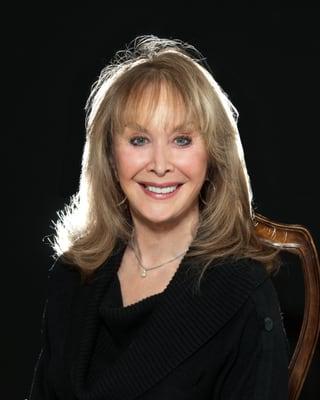 Jennifer Davis, Broker Associate, Berkshire Hathaway Home Services
25 Years Experience
Owner J. Davis Properties, Inc.