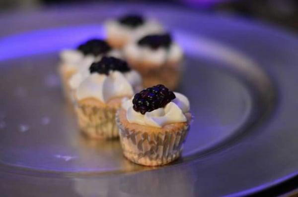 Amaretto blackberry cupcakes