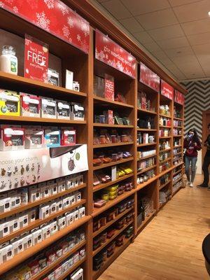 Yankee Candle of Millbury -- Shoppes @ Blackstone Valley : 70 Worcester Providence Turnpike, Millbury           Interior