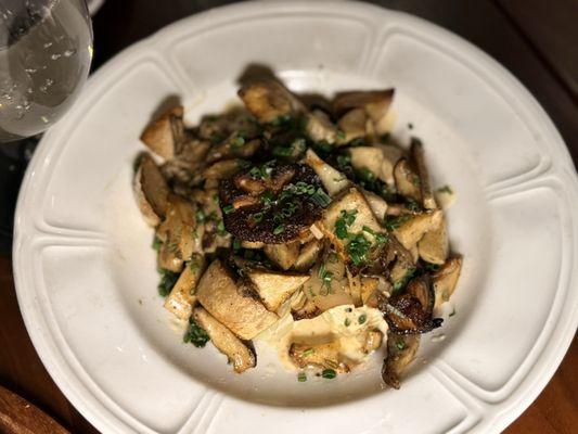 Warm mushroom salad