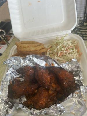Buffalo wing with o rings and slaw