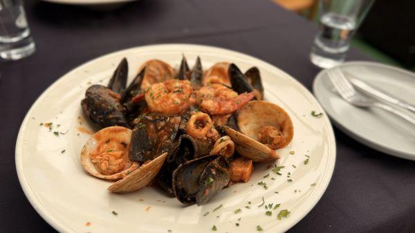 Paccheri AL Nero Con Ragu Pesce