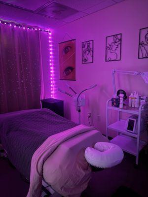 Clean, beautiful space. Heated + memory foam bed.