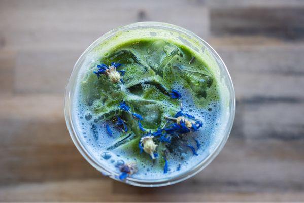 Seasonal flavor; Spring Awakening. It wasn't mine so I can't rate. Looks rather tasty fosho.