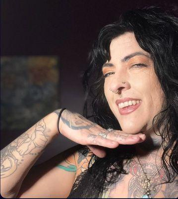 Come on in and gimme a hug!