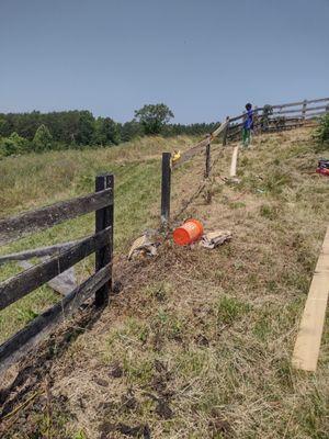 Ugly fence in need of Pro Fence touch