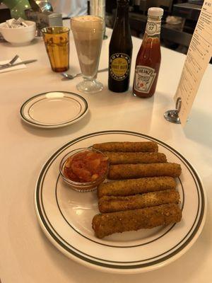 Mozzarella sticks Root beer float