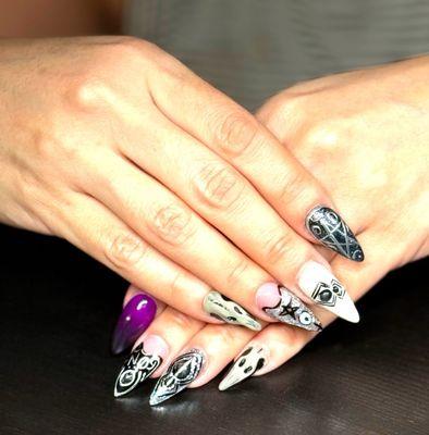 Edgy Nails 512