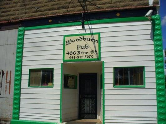 Sadly, I didn't get to go in. :( I waited 20min past opening time and no one but 5 other disappointed customers showed up.