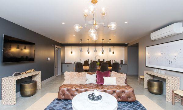 The Moran's Resident Lounge.