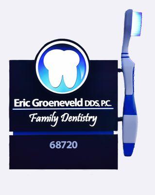 Eric Groeneveld, DDS