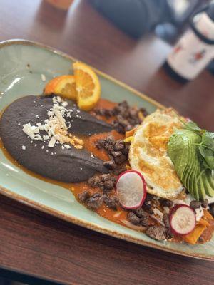 Chilaquiles w/carne asada