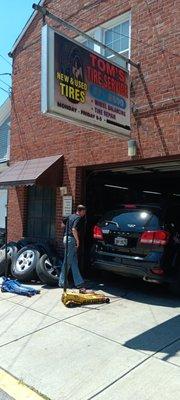 Tom's Tire Serv