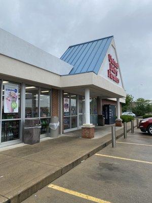 Entrance to best UDF off Polaris