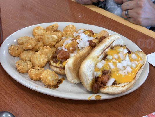 Chili dogs with tots