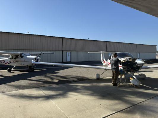 Diamond getting an oil change and a Cessna 172 sitting in the back