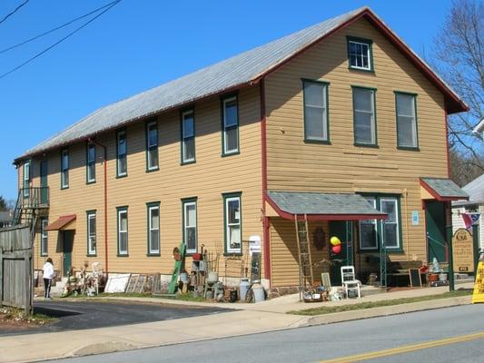 Lewisberry Antiques & Craft