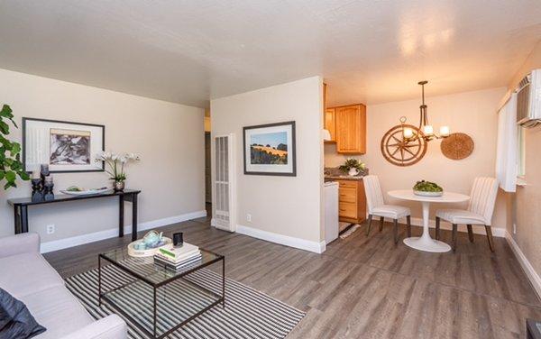 Oak Plaza Apartments